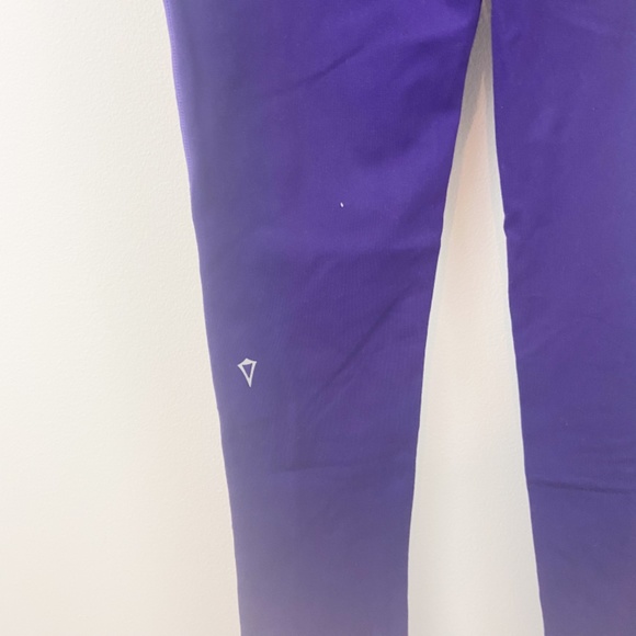 Darkpurple reversible Ivivva girl athletic legging - Picture 3 of 5